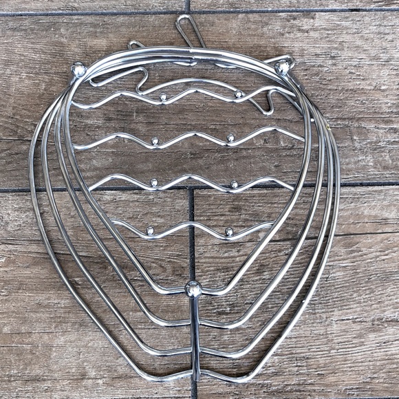 Metal Apple Basket - Picture 5 of 6